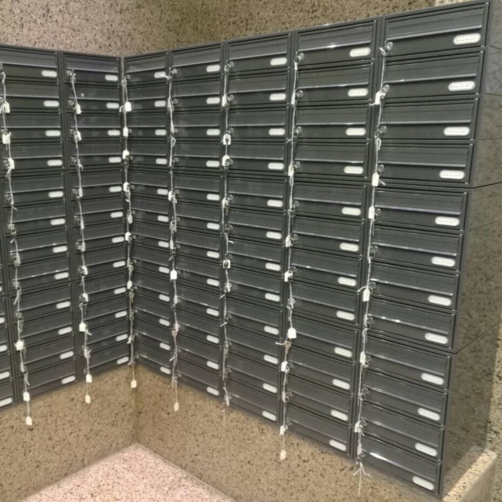 horizontal mailboxes