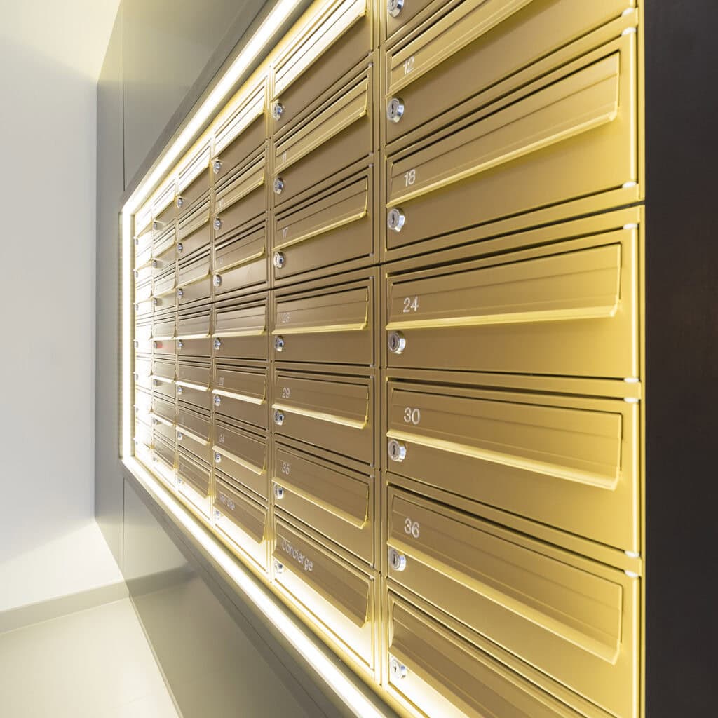 Surround lighting for mailboxes