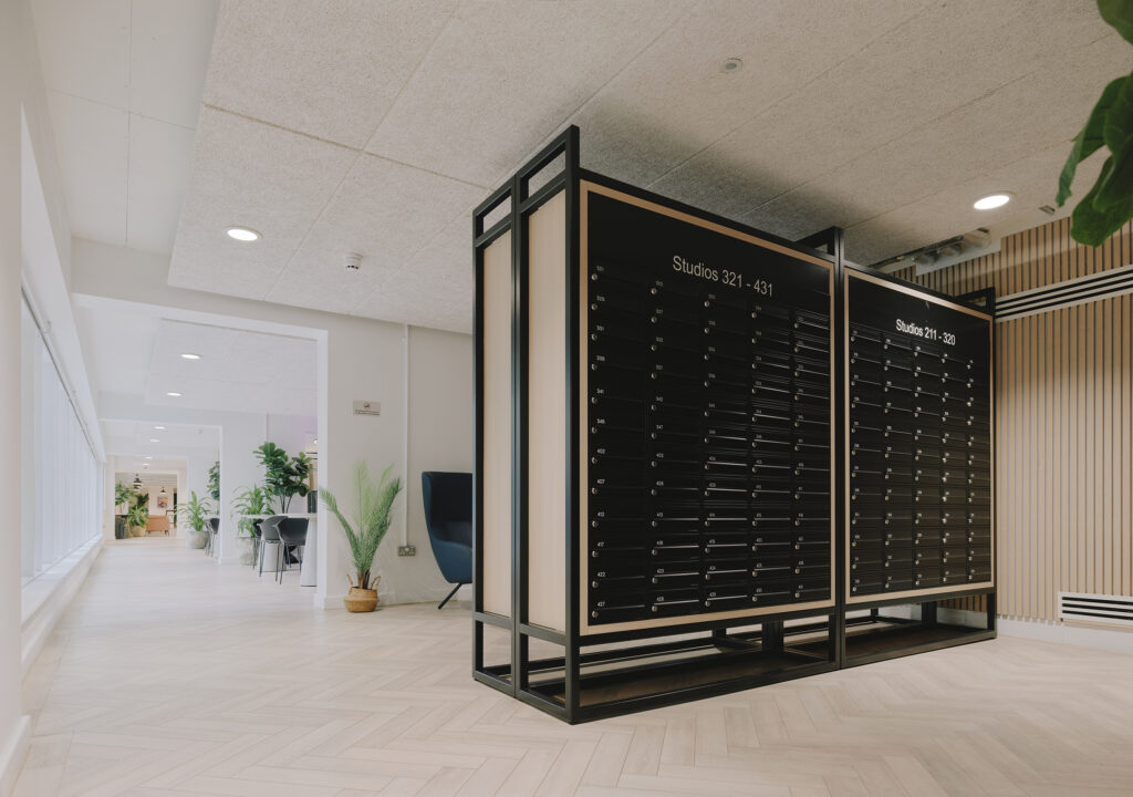 Citi View H1 freestanding black post boxes